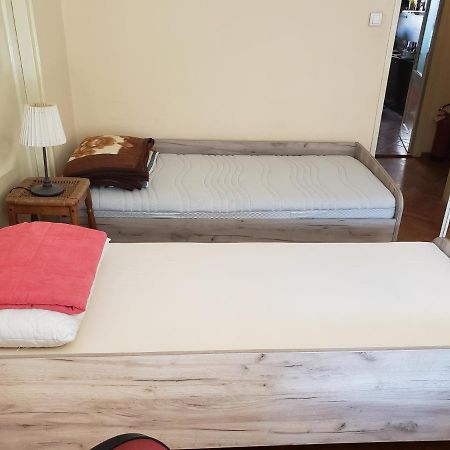 Private Cozy Room 2 With Shared Kitchen In Appartment Beograd Bagian luar foto