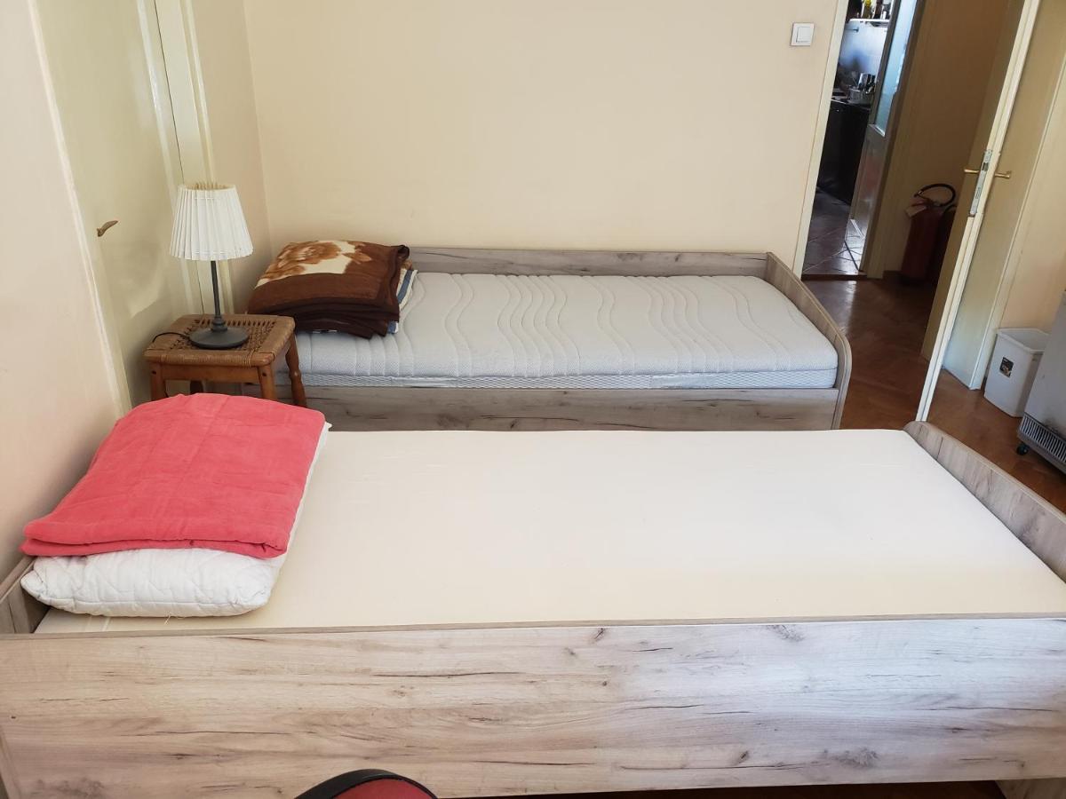 Private Cozy Room 2 With Shared Kitchen In Appartment Beograd Bagian luar foto
