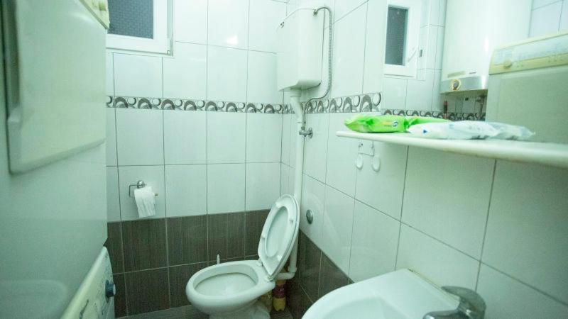 Private Cozy Room 2 With Shared Kitchen In Appartment Beograd Bagian luar foto