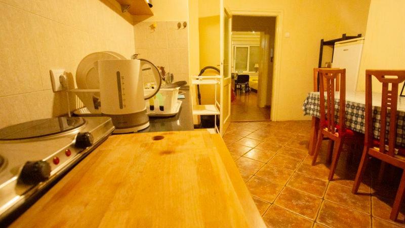 Private Cozy Room 2 With Shared Kitchen In Appartment Beograd Bagian luar foto
