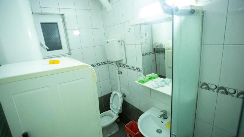 Private Cozy Room 2 With Shared Kitchen In Appartment Beograd Bagian luar foto